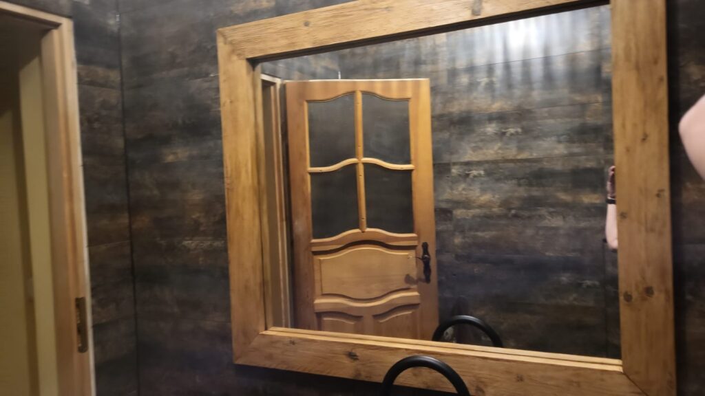 Lustro w ramie drewnianej styl rustykalny - do łazienki