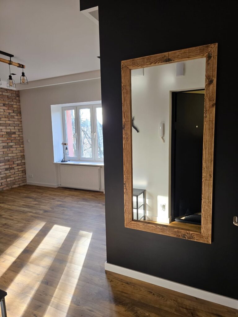 Lustro w brązowej ramie - na wymiar