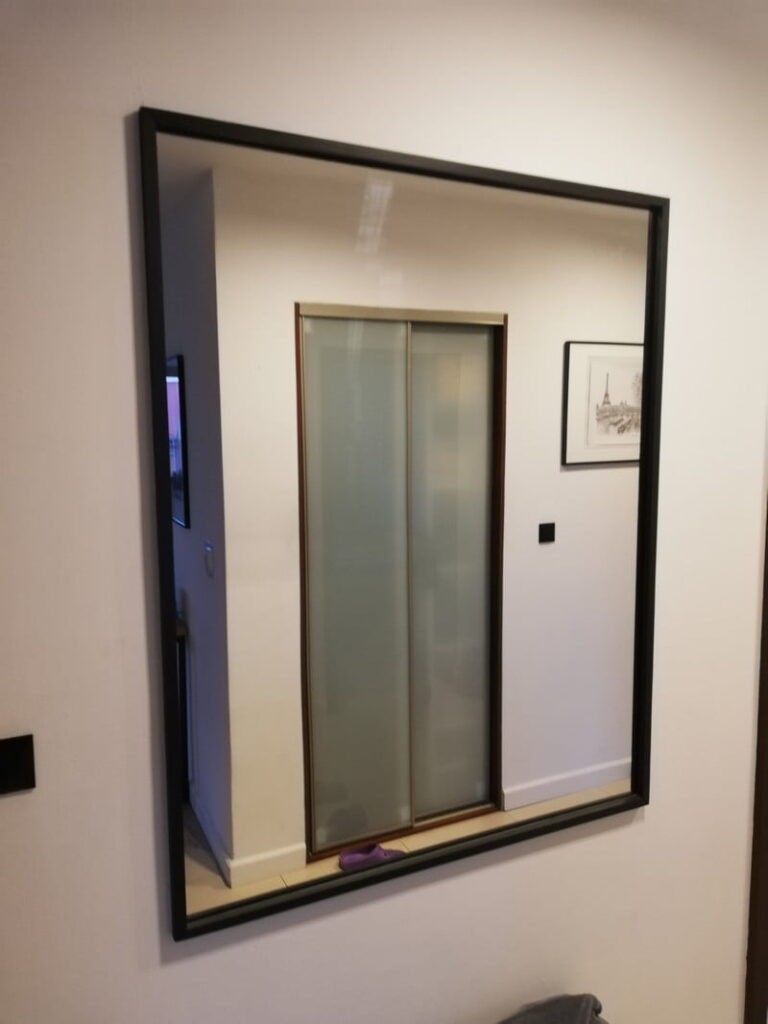 Duże lustro na wymiar w drewnianej ramie - czarny mat