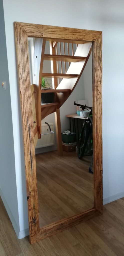 Lustro w ramie stare drewno