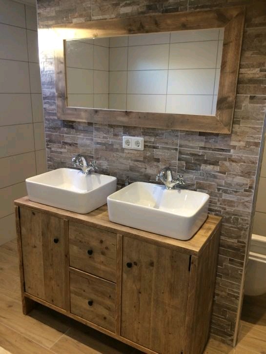 Lustro w ramie z drewna - szare