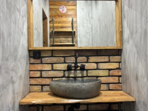 Lustro w wąskiej ramie do łazienki - na wymiar