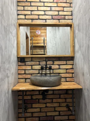 Lustro w wąskiej ramie do łazienki - na wymiar