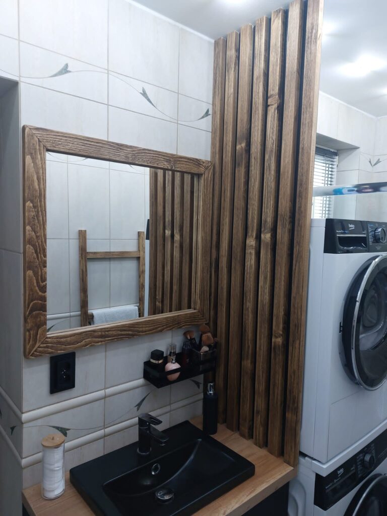 Lustro do łazienki w drewnianej ramie - na wymiar