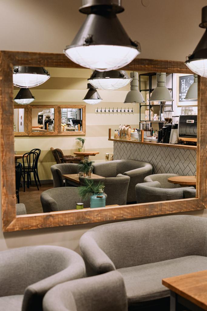 Duże lustro w ramie drewnianej - stare drewno