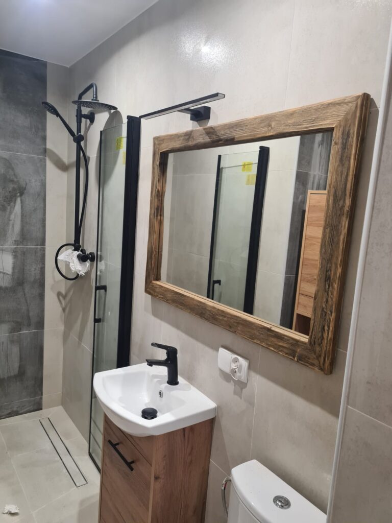 Lustro do łazienki w ramie dąb - na wymiar