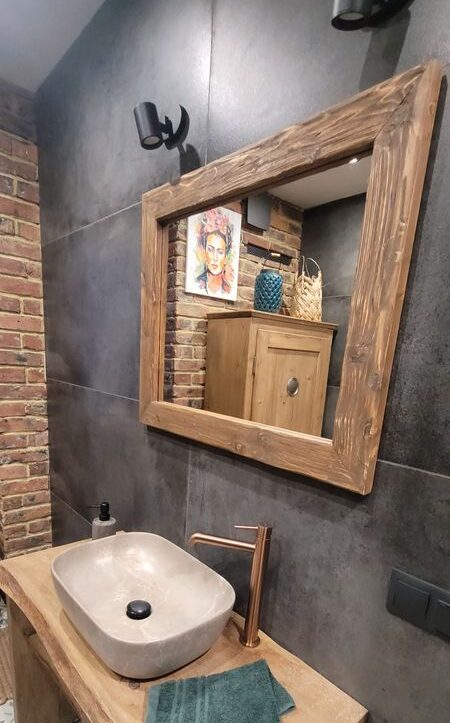 Lustro w szerokiej ramie do łazienki - na wymiar