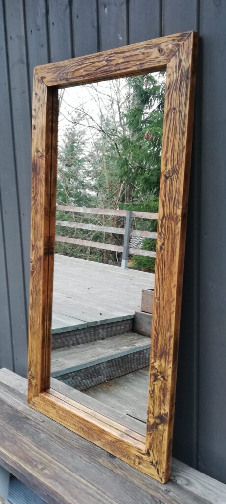 Lustro w drewnianej ramie - stara patyna