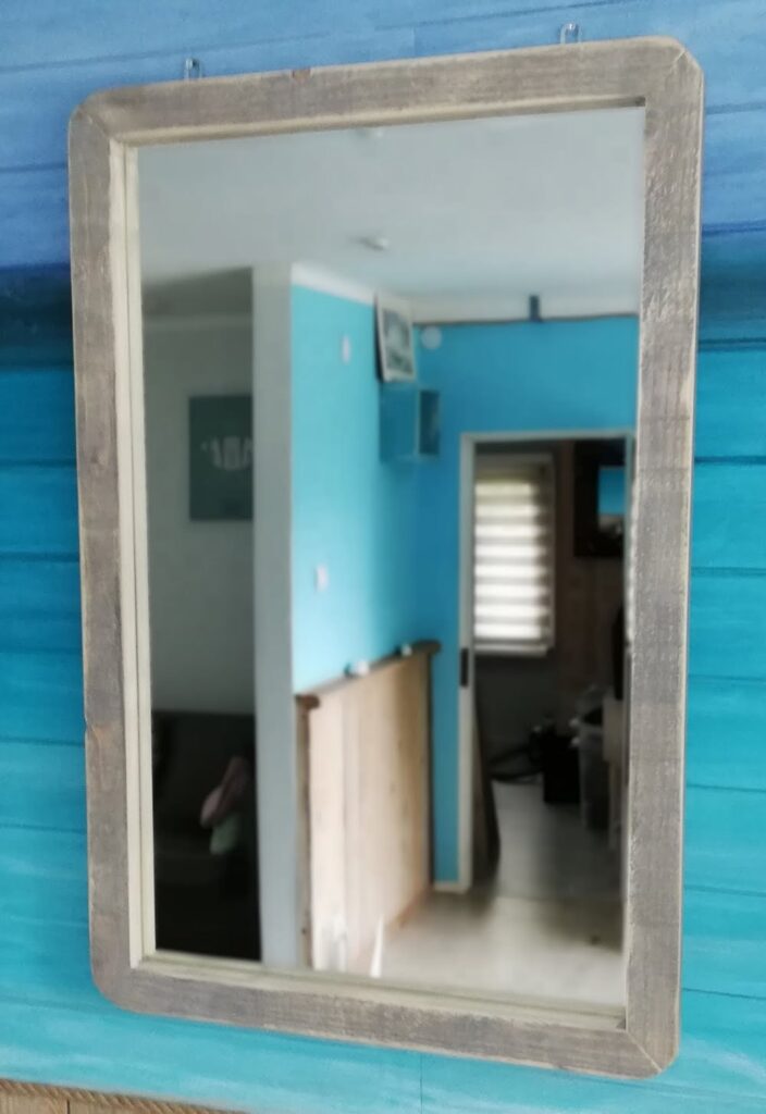 Lustro w ramie - zaokrąglone rogi