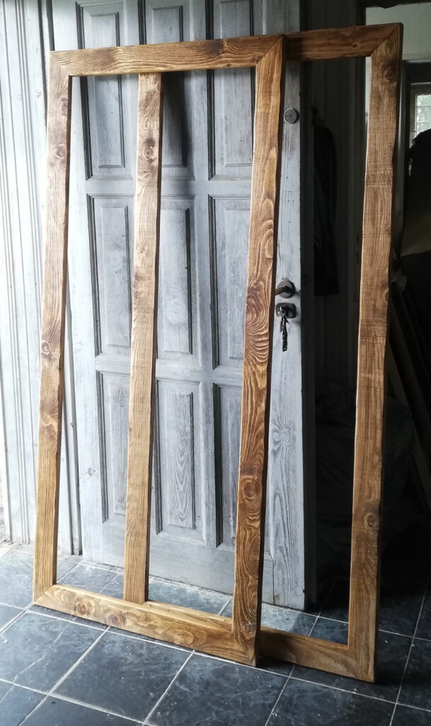 Rama drewniana lustra - na wymiar