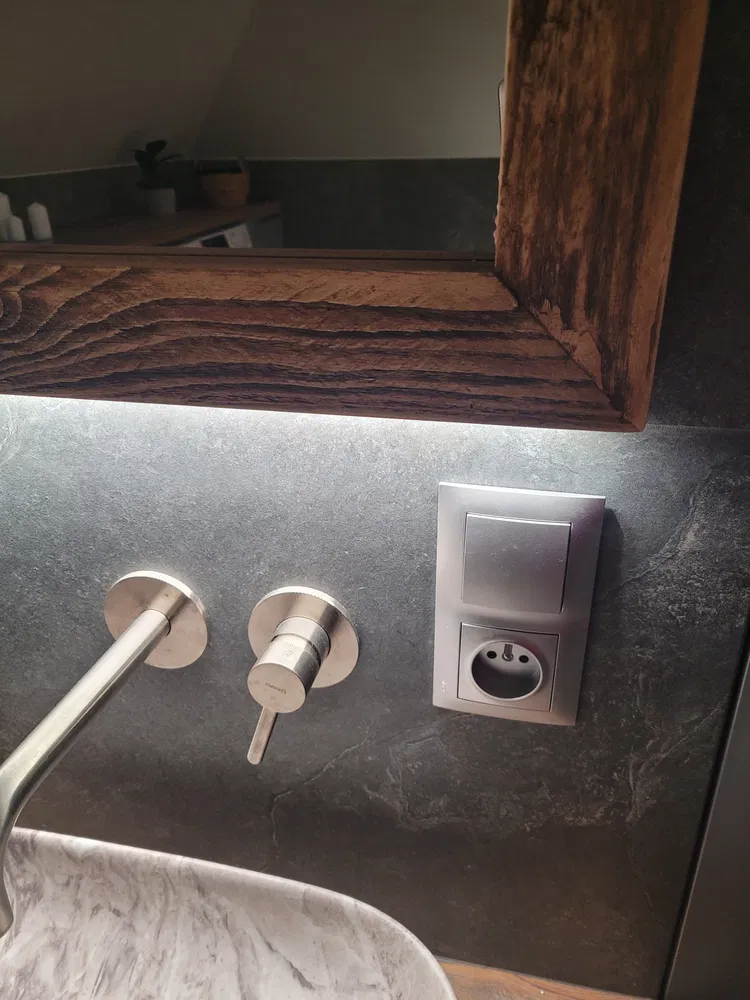 Rama drewnia lustra na wymiar - led