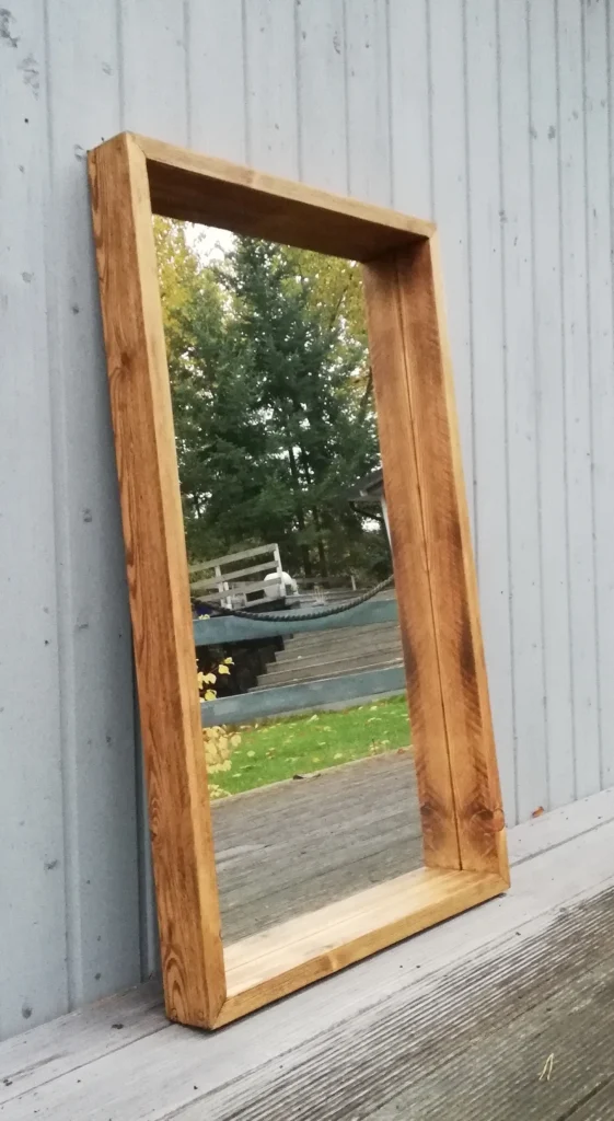 Lustro w ramie drewnianej na wymiar